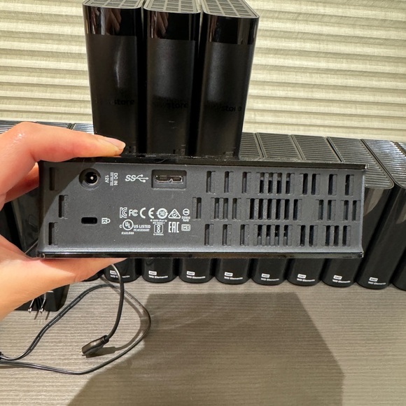 Western Digital WD 14TB Elements or Easystore Desktop External Hard Drive - Picture 10 of 13